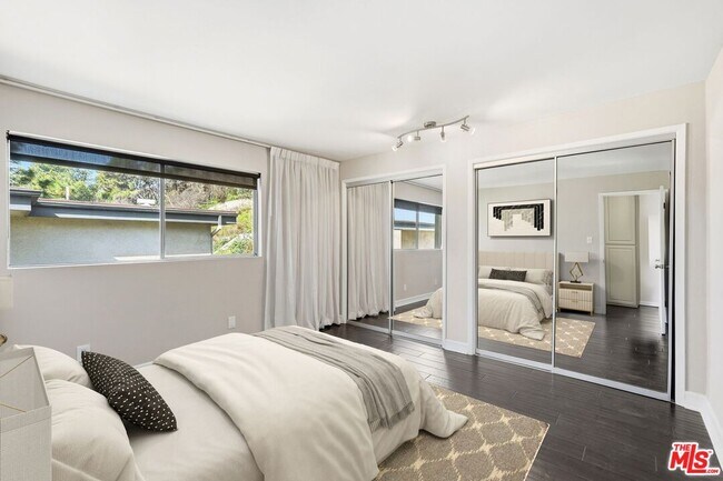 Building Photo - 18065 Coastline Dr