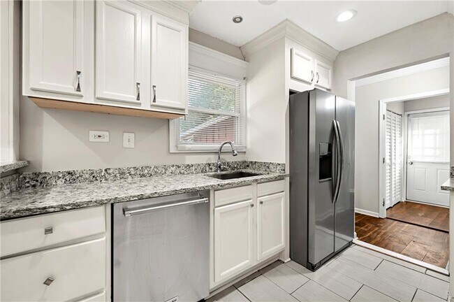 Building Photo - 2229 Beecher Cir SW
