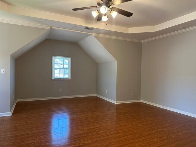 Building Photo - 669 Maple Grove Way