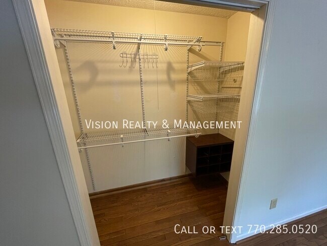 Building Photo - 117 Bascomb Dr