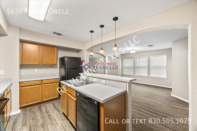 Building Photo - 5430 Tomas Cir.