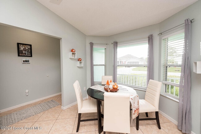 Building Photo - 721 Taluga Ave SE