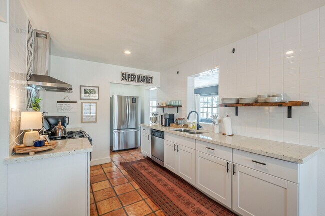 Building Photo - 7214 N 21st Ave