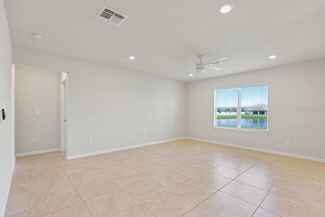 Building Photo - 910 Golden Shiner Ave