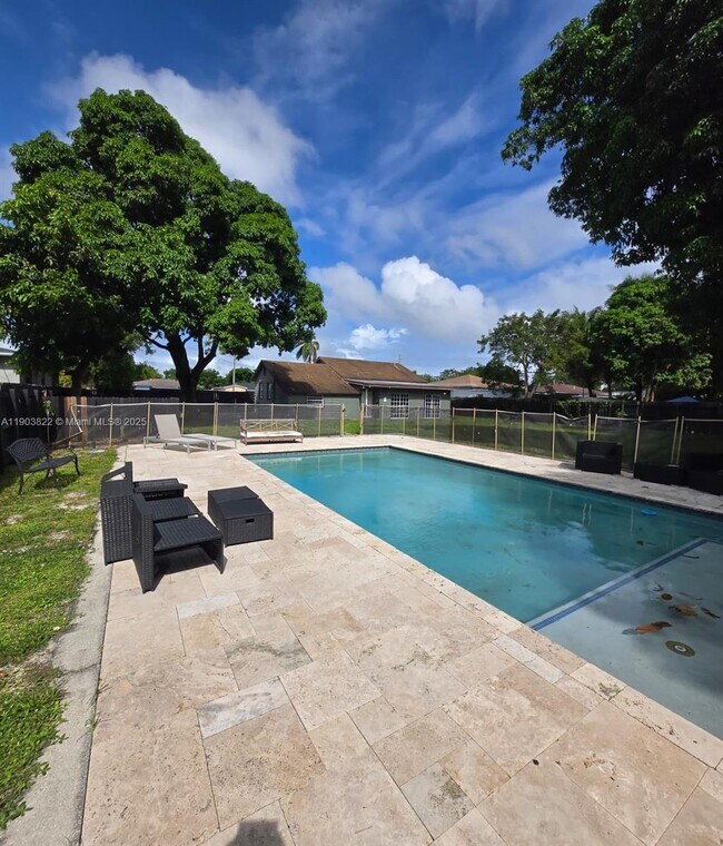 Building Photo - 2420 Jackson St