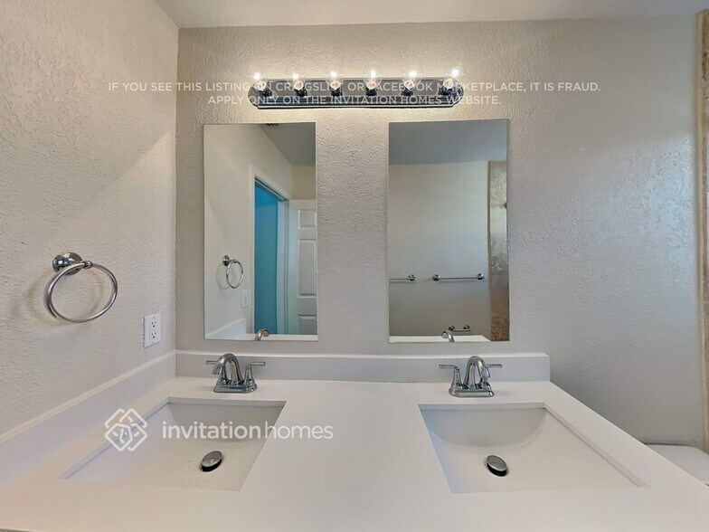 Building Photo - 6340 NW 77th Ct