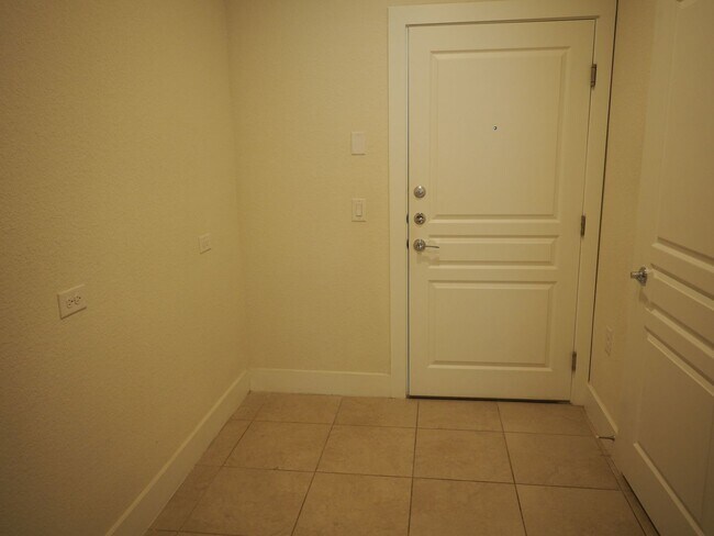 Building Photo - Beautiful two level Condo