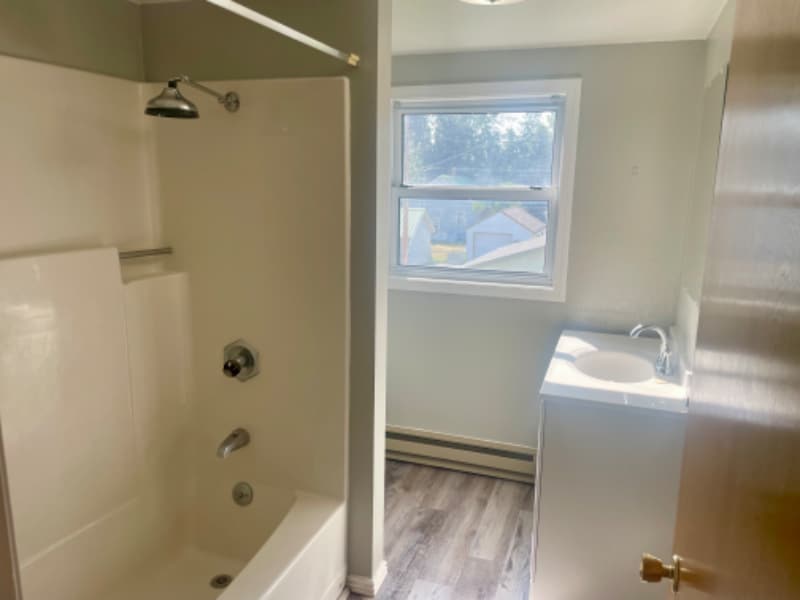 Building Photo - 778 4th Ave W