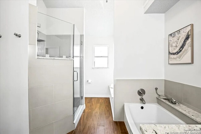 Building Photo - 10133 Sandyglen