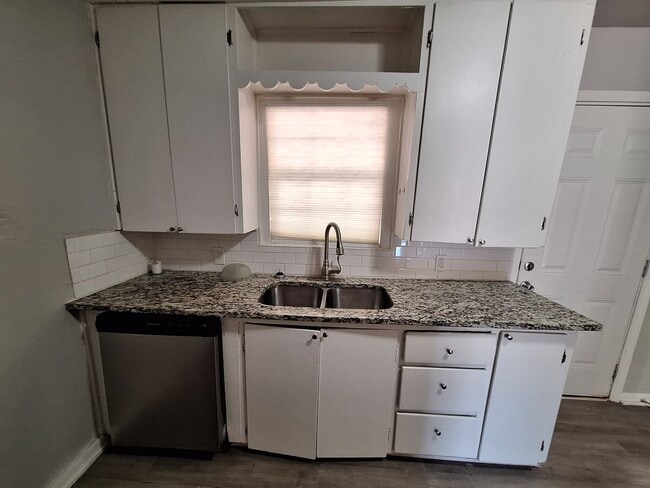 Building Photo - 2 bedroom, 1 bath