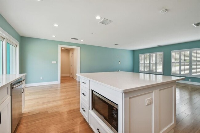 Building Photo - 340 Mehlenbacher Rd