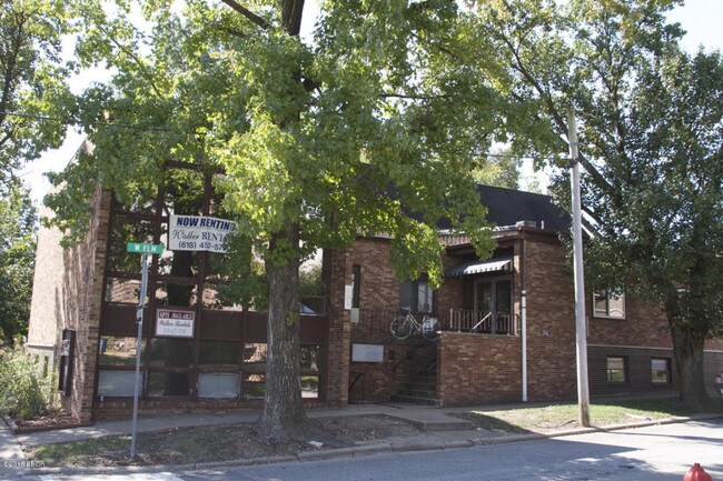 Primary Photo - 301 W Elm St