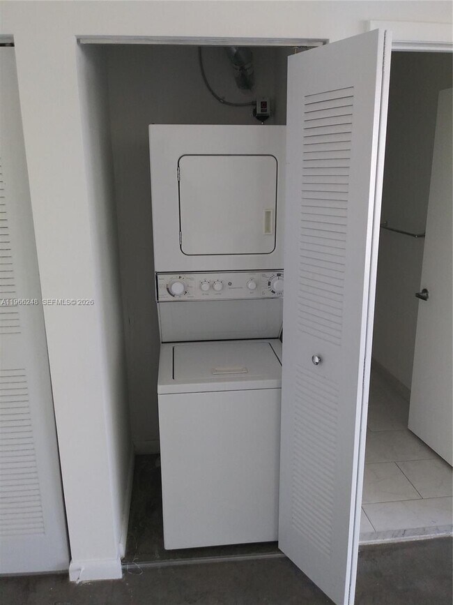 Building Photo - 133 NE 2nd Ave