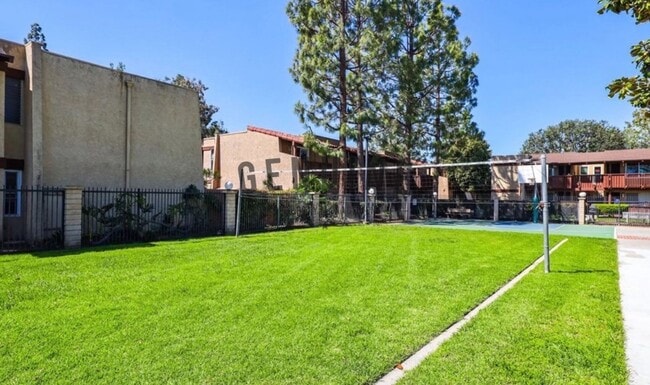 Building Photo - Upstairs 1 Bedroom in Desirable Macarthur Village ~ Community Pool and Tennis Courts