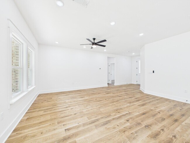 Building Photo - 333 Shoal River Dr
