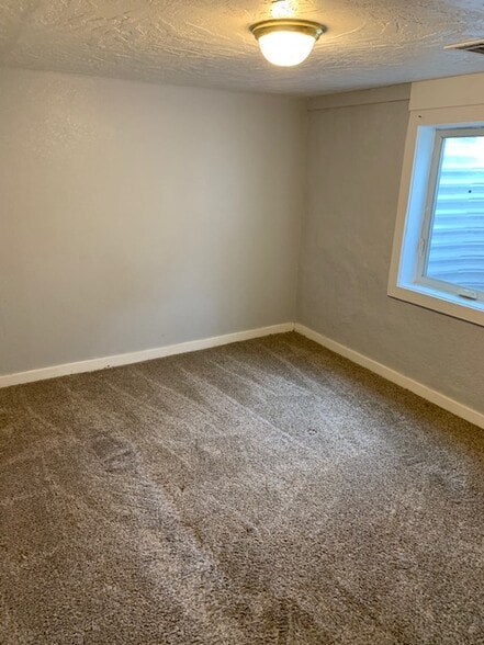 Building Photo - 419 S Garden St