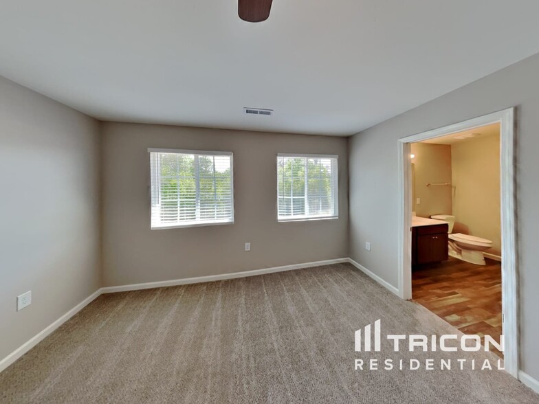 Building Photo - 3007 Stauton Dr