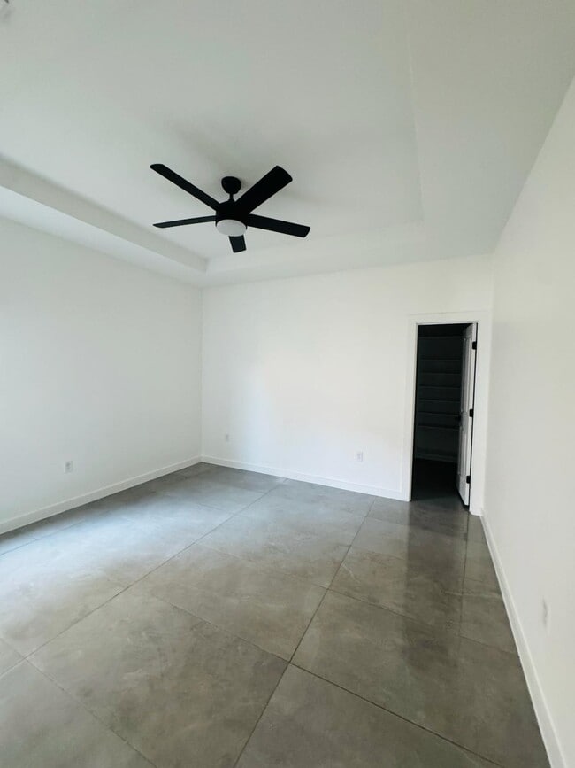 Building Photo - 420 Placido Dr