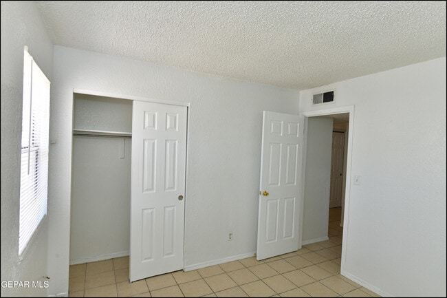 Building Photo - 8933 Kenneth St