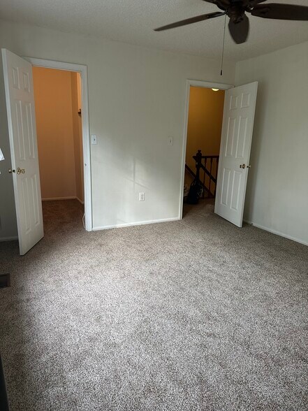 Building Photo - 393 Hadleigh Ln