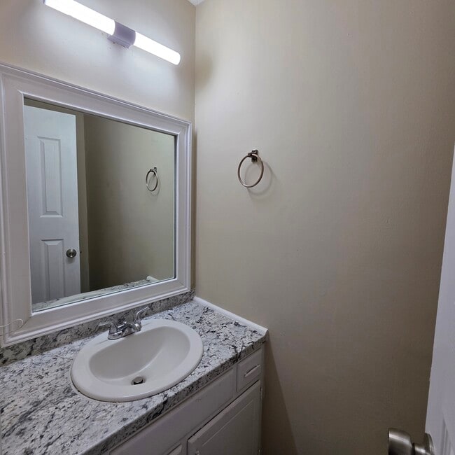 Building Photo - 1900 Buck Ln