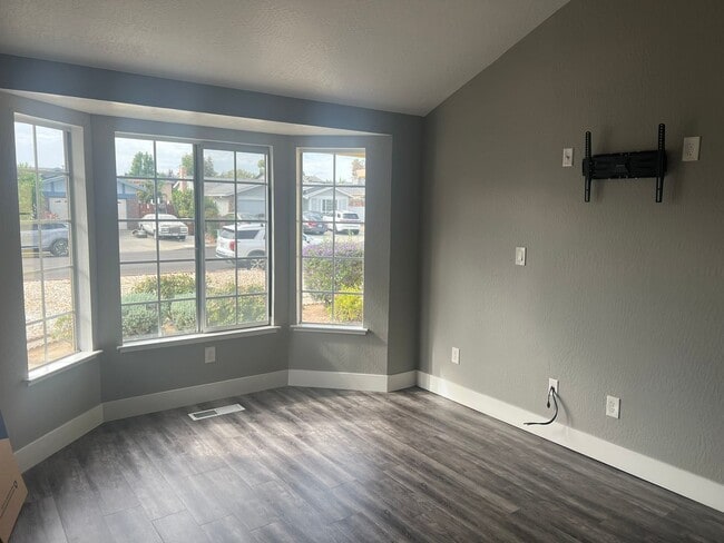 Building Photo - Three Bedroom, Two Bathroom Single Family ...