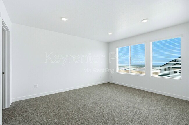 Building Photo - 371 E Levengrove Dr