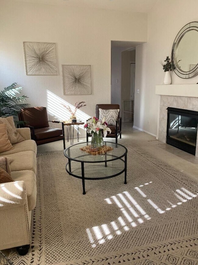 Building Photo - Lovely 2 Bed Plus Office Ranch Home on Eastside