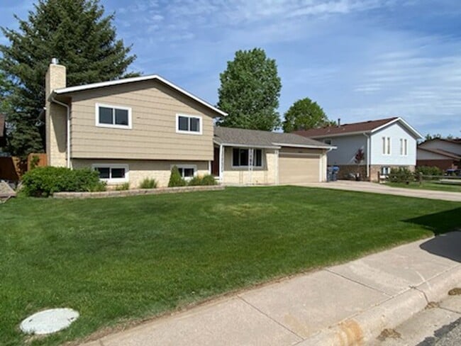 Building Photo - 5038 Hickory Pl