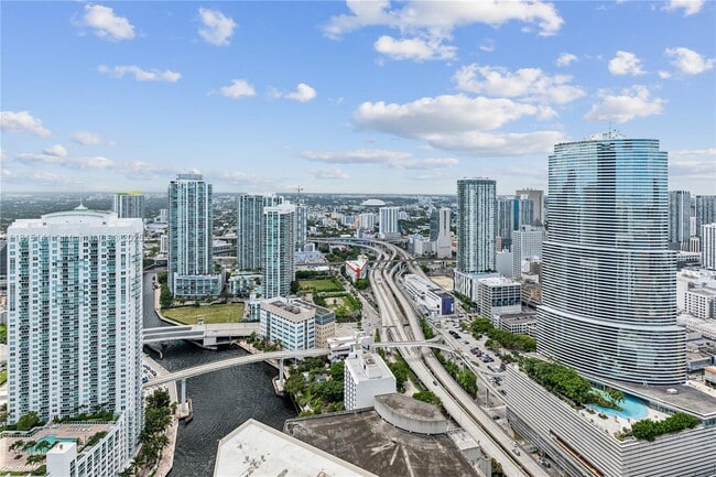 Building Photo - 200 Biscayne Blvd Way