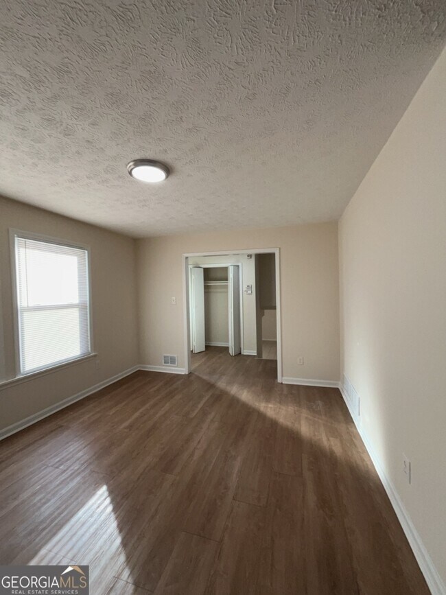 Building Photo - 463 Rock Meadow Dr