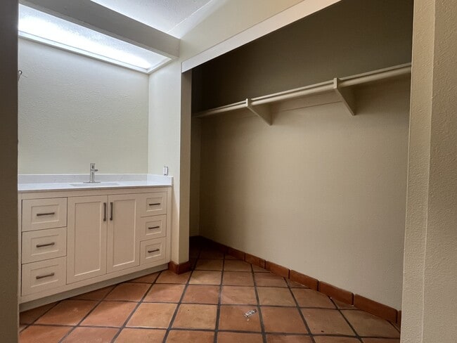 Building Photo - 7948 Mission Center Ct