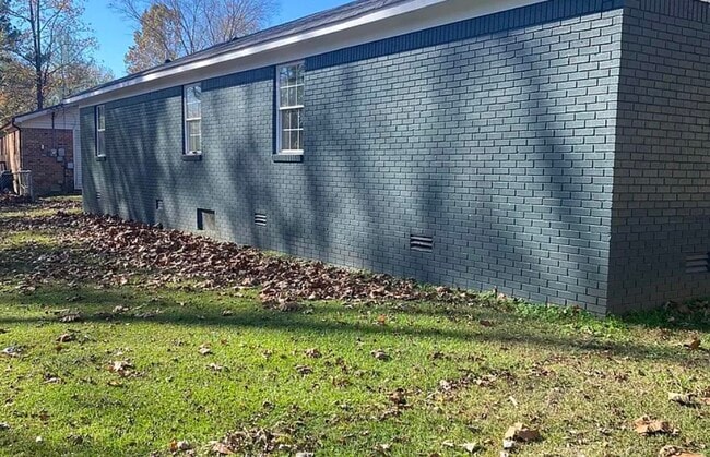 Building Photo - 40 Edgehill Dr