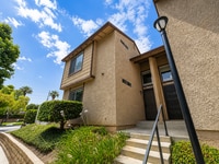 Building Photo - Beautiful 2 Bedroom Condo with fresh paint, flooring for Rent