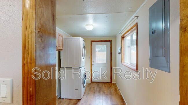 Building Photo - 2527 Mt Vernon St