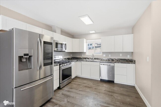 Building Photo - 3 BEDROOM | 2 BATHROOM | ACROSS FROM SCHOOLS