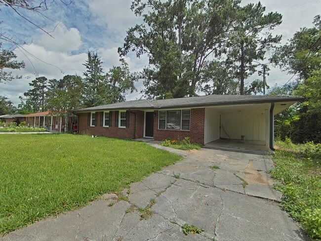 Building Photo - 2607 Springwood Dr