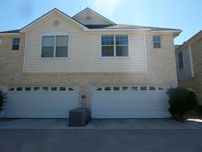 Building Photo - 16020 Fountainview Dr