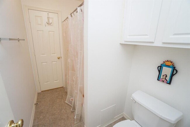 Building Photo - 1131 Enclave Square E