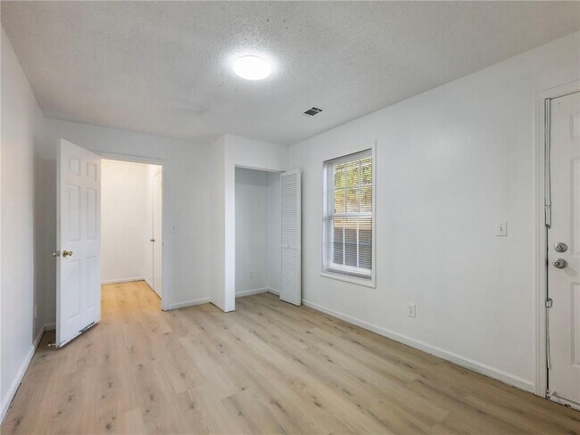 Building Photo - 2032 Morning Dew Pl