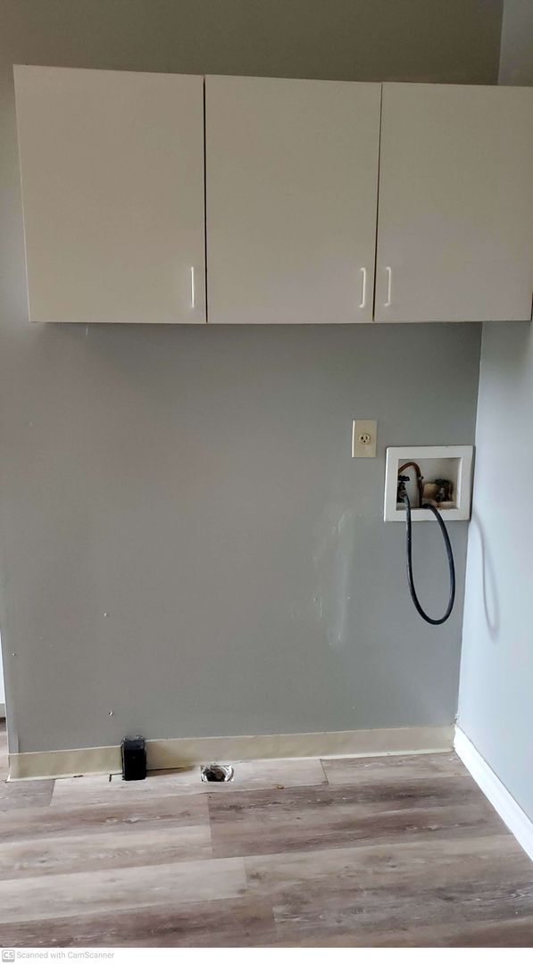 Building Photo - Great 2 bed 1.5 bath home includes bonus room and has central air conditioning!
