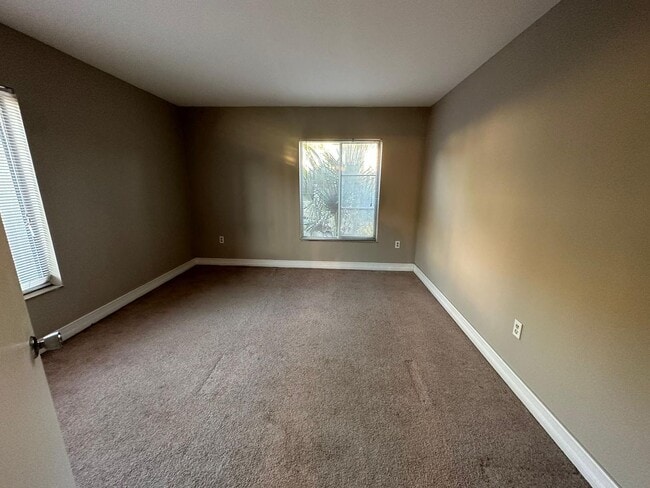 Building Photo - Green Tee - # 206