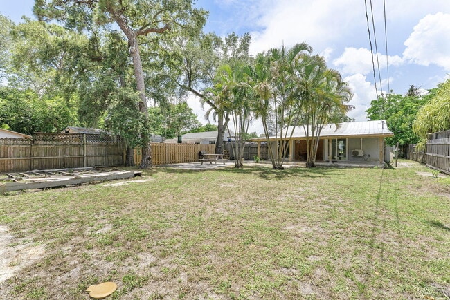 Building Photo - 1292 SW 25th Ave