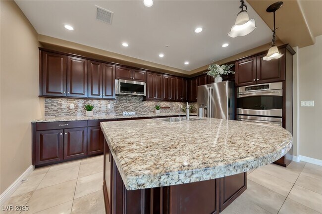 Building Photo - 64 Strada Principale