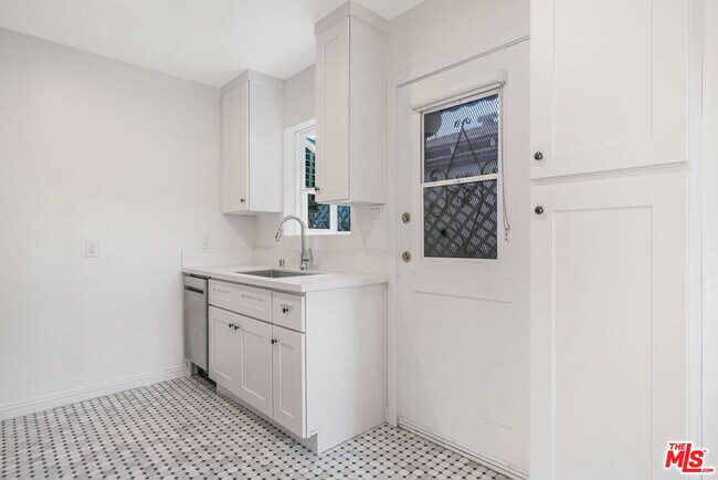 Building Photo - 2308 Pisani Pl