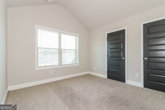 Building Photo - 677 Overlook Gln Dr