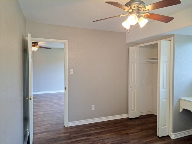 Building Photo - 3 Bedroom / 2 Bath / 2 Car Garage