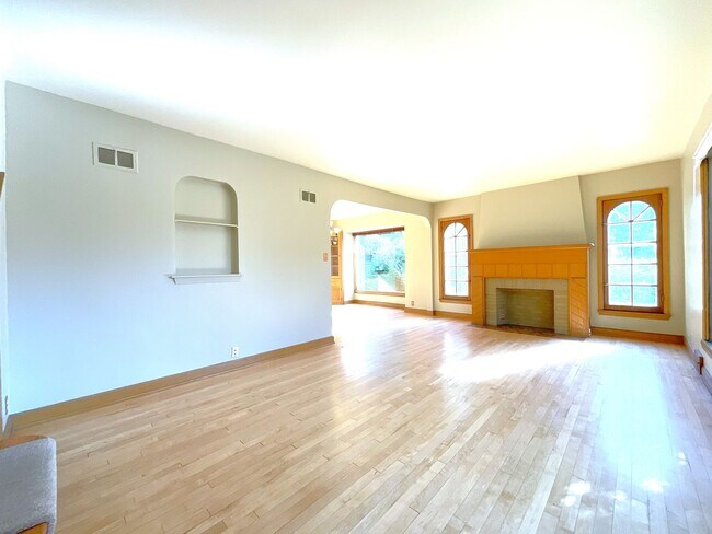 Building Photo - 1104/06 E Glendale Ave