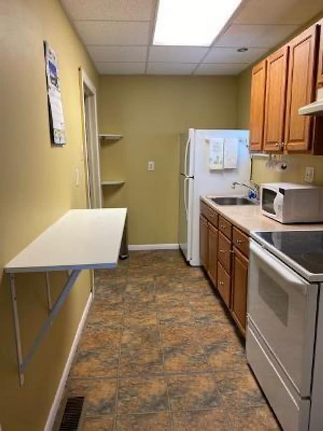 Building Photo - Coraopolis - 2 Bedroom Home. Great Location on 5th Avenue