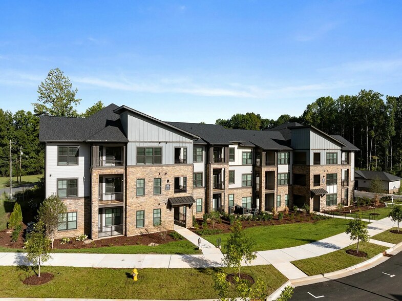 Building Photo - 5020 James Bradley Lee Wy